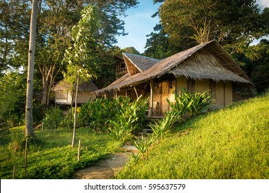Rustic straw and bamboo island house, Palawan - Philippines