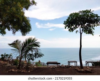 A Rustic Wooden Chair With A Very Beautiful Natural View Is Perfect For A Weekend Getaway.