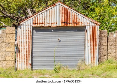 Rusting Shed Near Newcastle Airport, NSW, Australia On An Spring Afternoon In November 2019