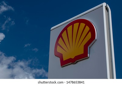 3,214 Shell petrol pump Images, Stock Photos & Vectors | Shutterstock