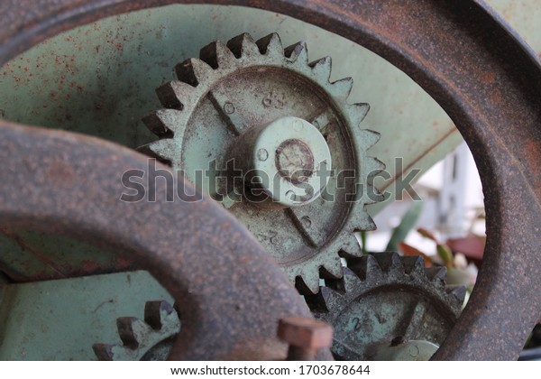 rusty antique mechanical\
work gears