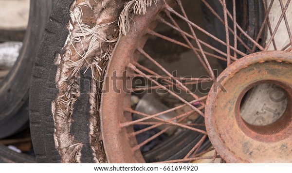 Rusty Car Auto Tire Wheel\
Rim Rust
