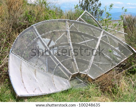 rusty comunication antenna