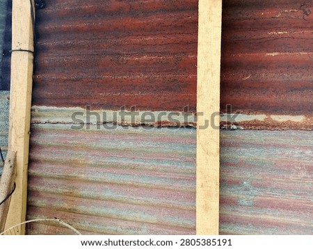Rusty corrugated iron sheets texture background with wooden pillars support