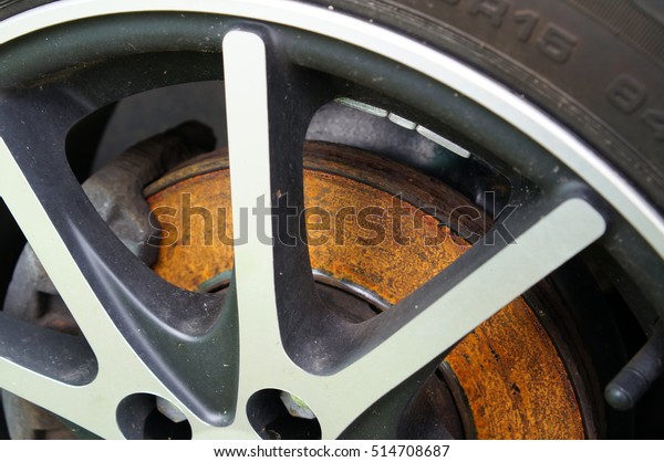 Rusty\
disk brake system on the car. Disk brake\
problem