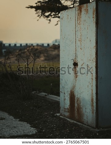 Rusty fusebox disconnected from the grid