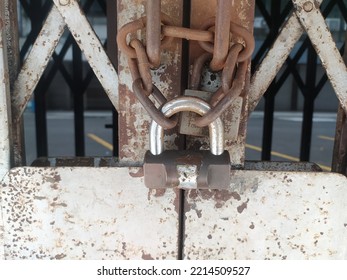 Rusty Lock Chain On The Door