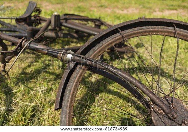 rusty old bike