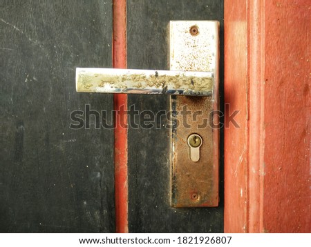 Rusty Old Doorknob.. Old Door Handle