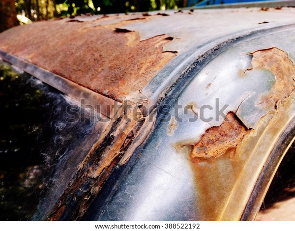 \
Rusty roof cars\
damaged