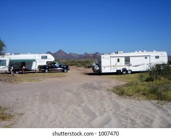 RV'ers Or Snowbirds Travelling To Mexico From Canada