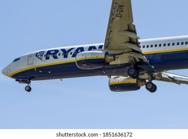 Ryanair Boeing 737-800 EI-DYK (June 2017, Kaunas Airport/Lithuania) 