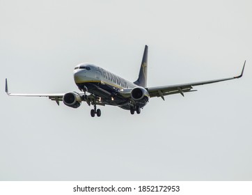 Ryanair Boeing 737-800 EI-EFG (June 2017, Kaunas Airport/Lithuania) 