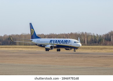 Ryanair Boeing 737-8AS EI-DCK (April 2017, Kaunas Airport/Lithuania) 