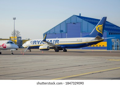 Ryanair Boeing 737-8AS EI-DHV (April 2017, Kaunas Airport/Lithuania) 