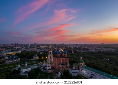 Ryazan Attraction-the Kremlin In The Summer At Sunset