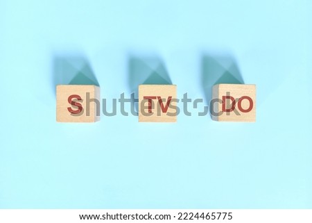 S TV DO basic sentence pattern English grammar concept. Wooden blocks flat lay on blue background.