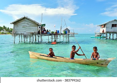 SABAH, MALAYSIA - APR 18: Unidentified Bajau Laut Kids On A Boat In Bodgaya Island On April 18, 2015. They Lived In A House Built On Stilts In The Middle Of Sea. 