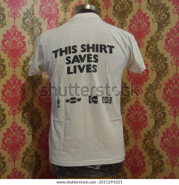 Sabah, Malaysia - July
2021 : Live Aid was a benefit concert. Original 1985 Live Aid This
Shirt Saves Lives Shirt. This is a true vintage shirt, not a modern
reproduction.