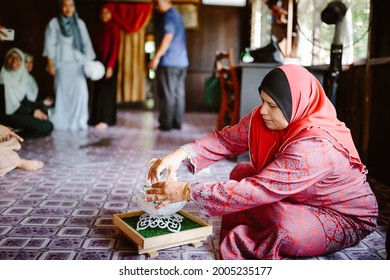 Sabak Bernam, Selangor - 7 August 2020 : Mother Take Out Ring From Dowry Before Give To Bride