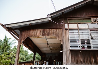 Sabak Bernam, Selangor - 7 August 2020 : Old Village House With One Entrance And Few Windows