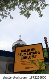 Sabang, Banda Aceh - August 4, 2016 : An Appeal Board In The Local Language Which Means: Five Times A Day We Must Pray