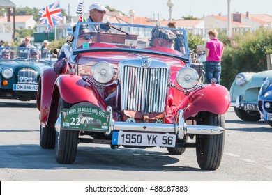 Sables D Olonne, France  - September 23, 2016 : English Vintage Car Rally In The Streets Of The City, 