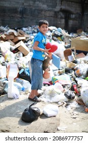 Sabra And Chatila, Beirut Lebanon -  ‎‎October ‎14  ‎2017:  ‎A Refugee Child Searches For A Toy In The Garbage