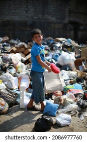 Sabra And Chatila, Beirut Lebanon -  ‎‎October ‎14  ‎2017:  ‎A Refugee Child Searches For A Toy In The Garbage