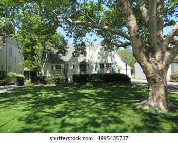 Sacramento, CA, USA 9-09-2021: A Suburban House On A Quiet Street. 