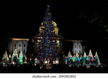 SACRAMENTO, CA, U.S.A. - DEC. 2, 2021: Photo Of Singer Amber Riley, Governor Gavin Newsom And The Oakland Interfaith Gospel Choir At The 90th Annual California Capitol Christmas Lighting Ceremony.