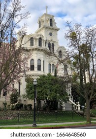 Sacramento, California / USA - 26/07/2019: Historic Governor's Mansion Of California On A Beautiful Day