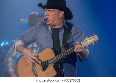 Sacramento, CA/USA - 3/27/2015 : Garth Brooks Performs Before A Sold Out Crowd At The Sleep Train Arena In Sacramento, CA. 