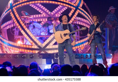 Sacramento, CA/USA - 3/27/2015 : Garth Brooks Performs Before A Sold Out Crowd At The Sleep Train Arena In Sacramento, CA. 