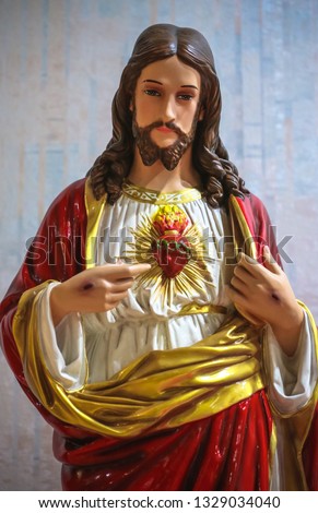 the sacred Heart of Jesus statue catholic