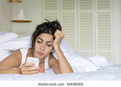 64,481 Woman bed mobile Images, Stock Photos & Vectors | Shutterstock