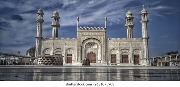 Sadiq Mosque Bahawalpur Punjab
					is located in the Shahi Bazar of Bahawalpur City