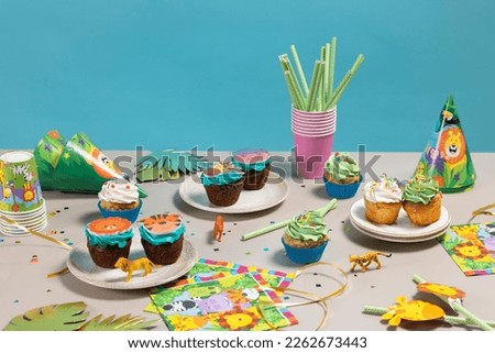 Safari party cupcakes. Delicious cupcakes arrangement.