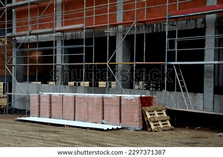 safe and adjustable construction stand made of hot-dip galvanized steel meeting European safety standard thanks to adjustable fuse with protection against falling out. Adjustable nut in self-cleaning