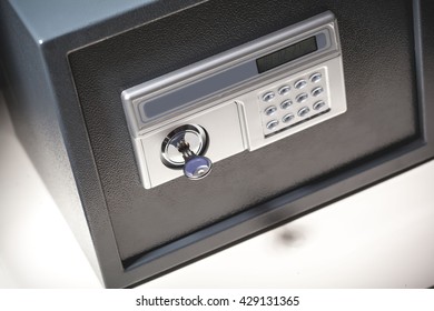 Safe box with electronic lock