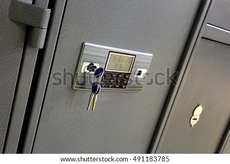 Safe with combination lock