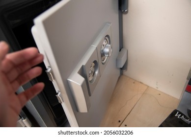 Safe Lockout Services By A Professional Locksmith