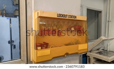 Safety lockout station, safety lock when carrying out machine maintenance