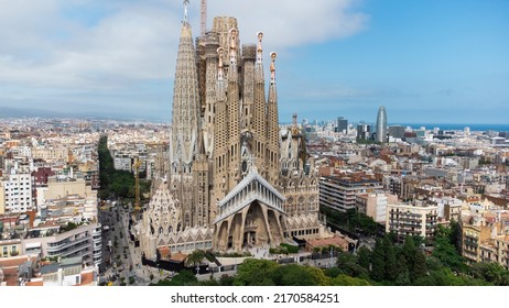 Sagrada Familia - Gaudi - Aerial shot