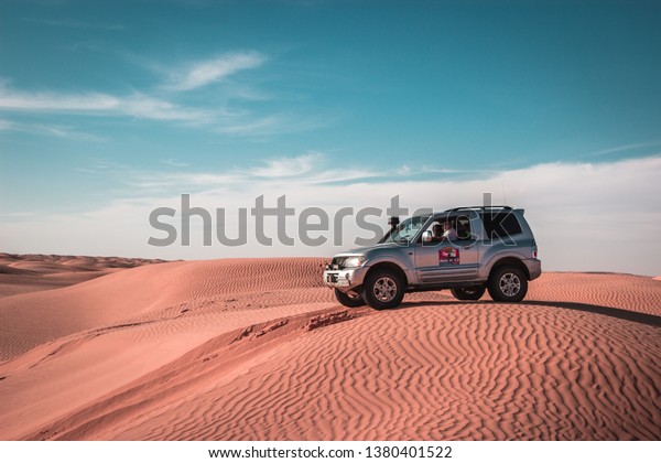 Sahara Desert, Tunisia - 17/04/2017. Organized trip\
in the desert with jeeps, african tour operator. Mitsubishi Pajero\
in the sand dunes