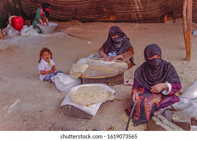 Sahara, Egypt - April 24, 2009: Remote And Isolated Village Of Bedouins In Egyptian Sahara Desert During Visit Of Tourists From Hurghada