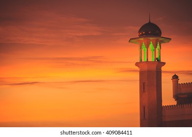 The Saifuddin mosque at sunset in Bandar Seri Bagawan, Brunei