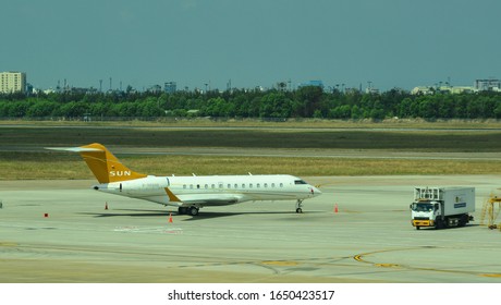 Download Bombardier Global 5000 Images Stock Photos Vectors Shutterstock PSD Mockup Templates