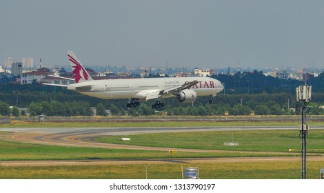 Qatar Airplane Images Stock Photos Vectors Shutterstock