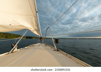 Sailing in the wind through the waves